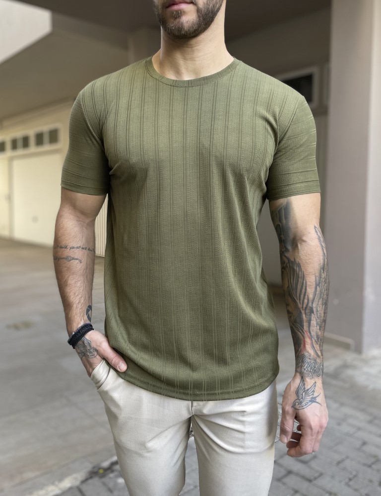 Ανδρική χακί κοντομάνικη μπλούζα με ανάγλυφο ύφασμα R250332X